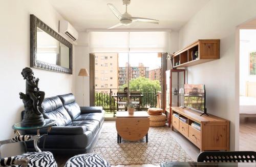 L'Hospitalet de Llobregat Apartment | Cozy Apartment near Fira Gran Via with AC