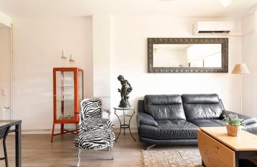 L'Hospitalet de Llobregat Apartment | Cozy Apartment near Fira Gran Via with AC