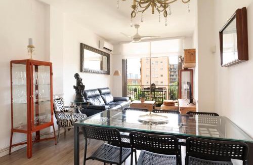 L'Hospitalet de Llobregat Apartment | Cozy Apartment near Fira Gran Via with AC