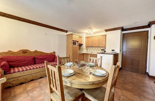 Chamonix City Centre Apartment | Cozy apartment in Chamonix center with parking