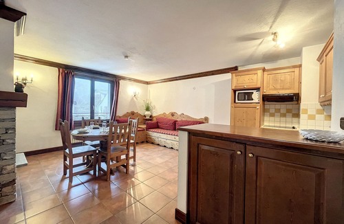 Chamonix City Centre Apartment | Cozy apartment in Chamonix center with parking