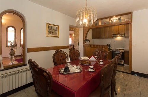 Kastel Kambelovac Apartment | Cozy Apartment Lucy with private pool