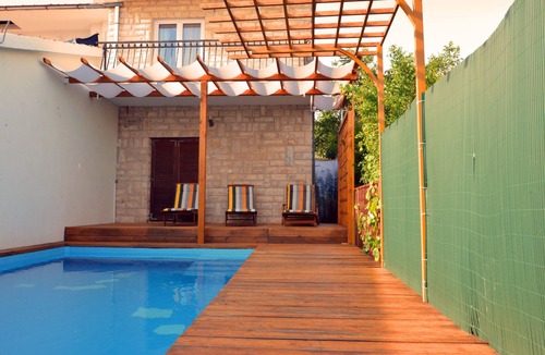 Kastel Kambelovac Apartment | Cozy Apartment Lucy with private pool