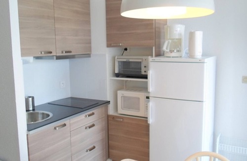 Balaruc-les-Bains Apartment | Cozy apartment with terrace and pets allowed in Balaruc-les-Bains