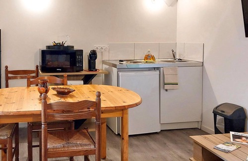 Neuilly-le-Vendin Apartment | Cozy apartment in Neuilly le Vendin with WiFi