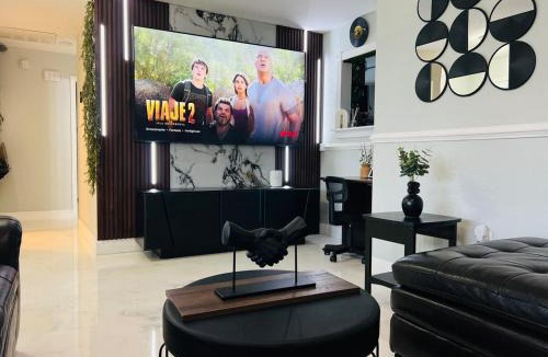 Orchid Lake Village House | Cozy Apartment #1