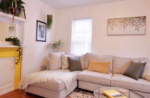 New Bedford Apartment | Cozy Apartment 5 min from downtown