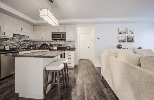 Highland West Apartment | Cozy apartment by highway 8