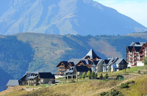 Peyragudes Apartment | Cozy Apartment for 6 with Balcony, Near Slopes and Free Pool Access in Peyragudes
