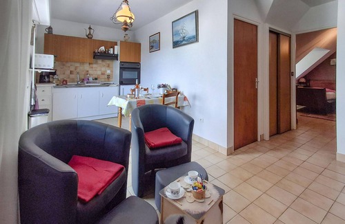 Clohars-Carnoet Apartment | Cozy apartment in Clohars Carnoet with WiFi