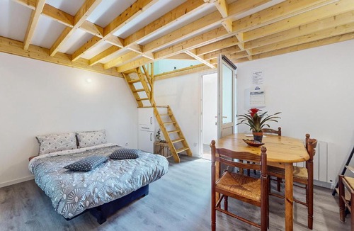 Neuilly-le-Vendin Apartment | Cozy Apartment In Neuilly Le Vendin With Wifi