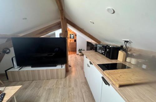 Neuville-les-Dames Apartment | Cozy apartment