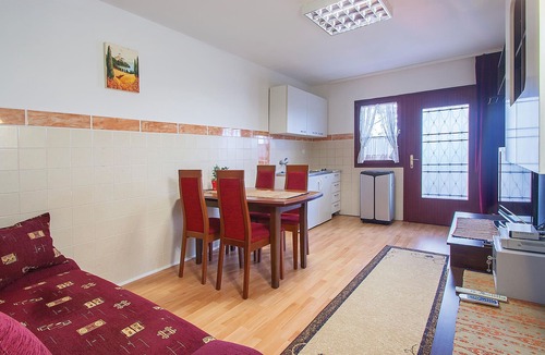Pomer Apartment | Cozy apartment in Valtursko Polje with WiFi