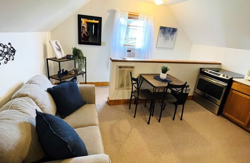 Northumberland Apartment | Cozy Apartment in Northumberland, PA -set in rural PA on a small horse farm