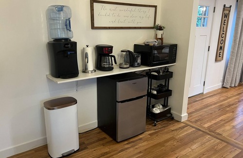 Milwaukie Apartment | Cozy apartment in a lovely and quiet neighborhood