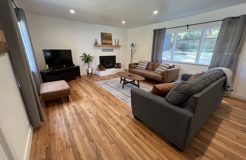 Milwaukie Apartment | Cozy apartment in a lovely and quiet neighborhood