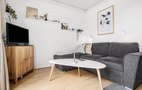 Akirkeby Apartment | Cozy Apartment In Aakirkeby With Wifi