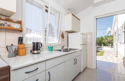 Barbat na Rabu Apartment | Cozy apartment in Barbat with swimming pool