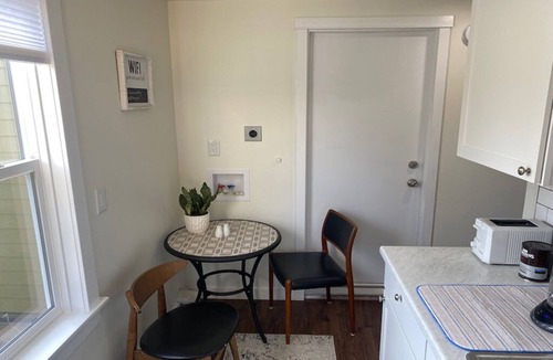 Carlton Apartment | Cozy Apartment in Carlton