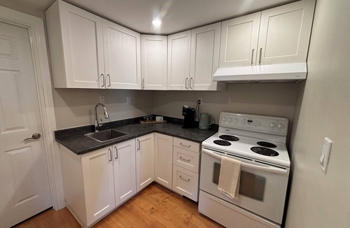 Hamilton Apartment | Cozy apartment in century building