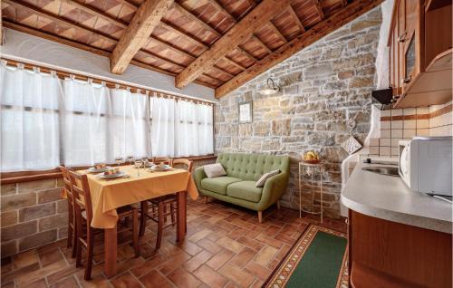 Gologorica Apartment | Cozy Apartment In Cerovlje With Wifi