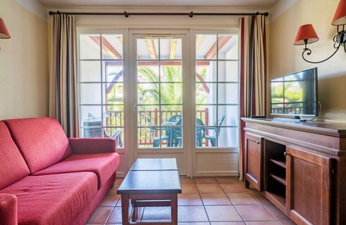 Ciboure Apartment | Cozy Apartment in Ciboure with Pool, Balcony, and Golf Nearby