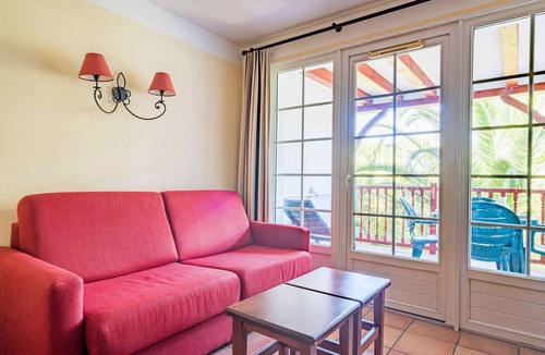 Ciboure Apartment | Cozy Apartment in Ciboure with Pool, Balcony, and Golf Nearby