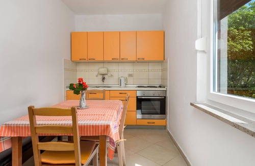 Sveti Jakov Apartment | Cozy apartment in Cres with WiFi