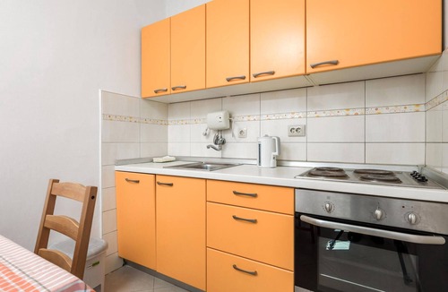 Sveti Jakov Apartment | Cozy apartment in Cres with WiFi