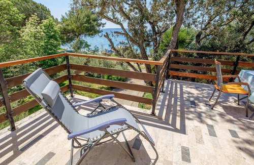 Sveti Jakov Apartment | Cozy apartment in Cres with WiFi