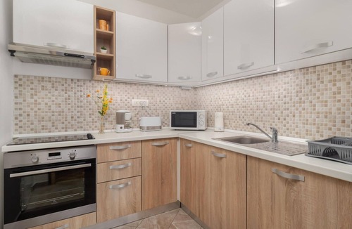 Gostinjac Apartment | Cozy apartment in Dobrinj with WiFi