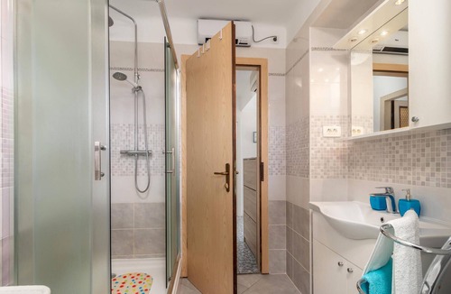 Gostinjac Apartment | Cozy apartment in Dobrinj with WiFi