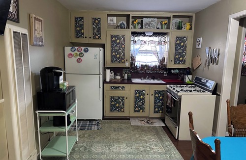 Abilene Apartment | Cozy apartment in downtown Abilene, welcome to the back porch!