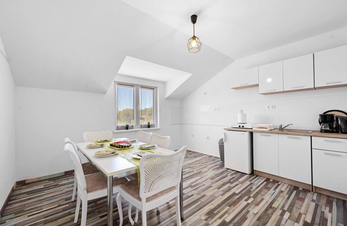 Velim Apartment | Cozy apartment in Dragisici with WiFi