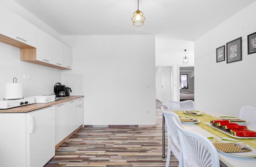 Velim Apartment | Cozy apartment in Dragisici with WiFi