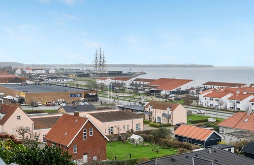 Syddjurs Kommune Apartment | Cozy apartment in Ebeltoft with kitchen