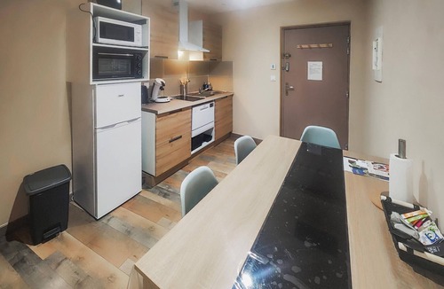 Saint-Chinian Apartment | Cozy apartment in Saint Chinian with WiFi