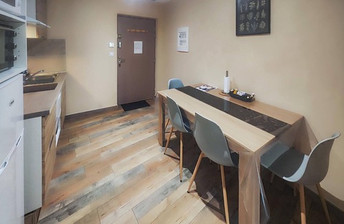 Saint-Chinian Apartment | Cozy apartment in Saint Chinian with WiFi