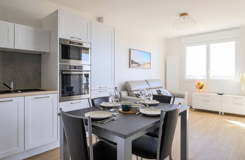 Stella-Plage Apartment | Cozy apartment in Stella Plage with WiFi