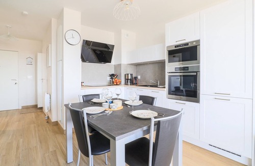 Stella-Plage Apartment | Cozy apartment in Stella Plage with WiFi