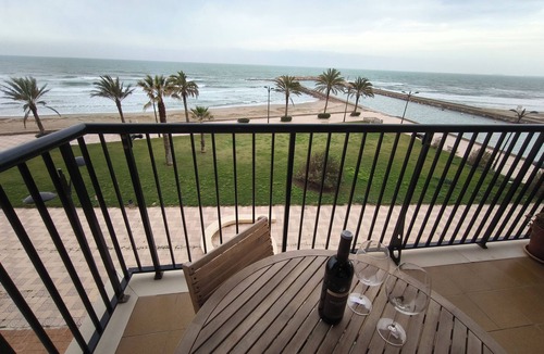 Port Saplaya Apartment | Cozy apartment in front of the sea 5' away from Valencia