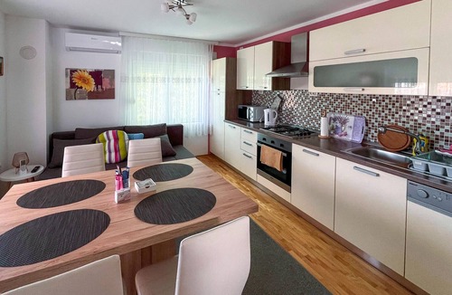 Gornji Karin Apartment | Cozy apartment in Gornji Karin with WiFi