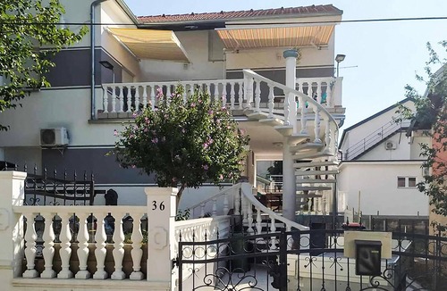 Gornji Karin Apartment | Cozy apartment in Gornji Karin with WiFi