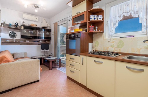 Stinica Apartment | Cozy apartment in Jablanac with house sea view