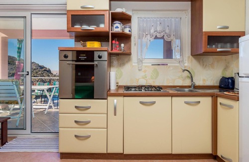 Stinica Apartment | Cozy apartment in Jablanac with house sea view