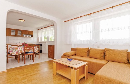 Jadranovo Apartment | Cozy apartment in Jadranovo with WiFi