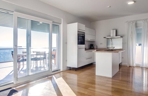Jesenice Apartment | Cozy apartment in Jesenice with WiFi
