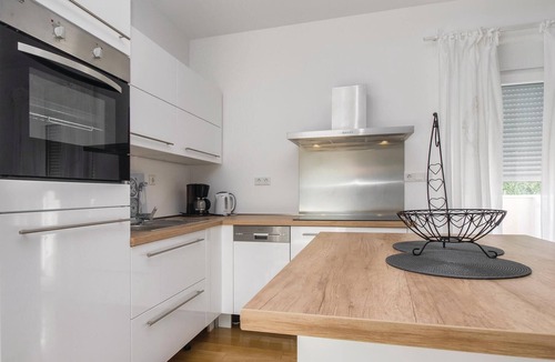 Jesenice Apartment | Cozy apartment in Jesenice with WiFi