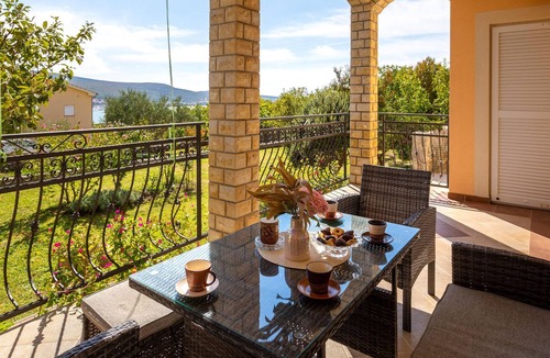 Kornic Apartment | Cozy apartment in Kornic with house sea view
