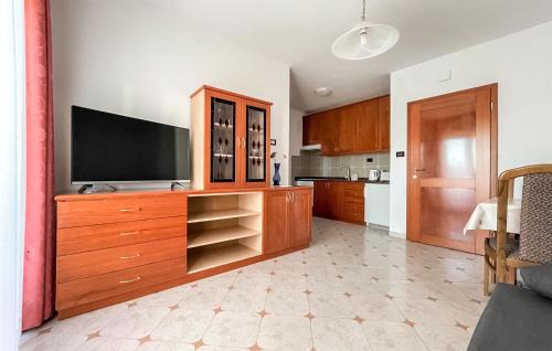 Kukci Apartment | Cozy Apartment In Kukci With Swimming Pool